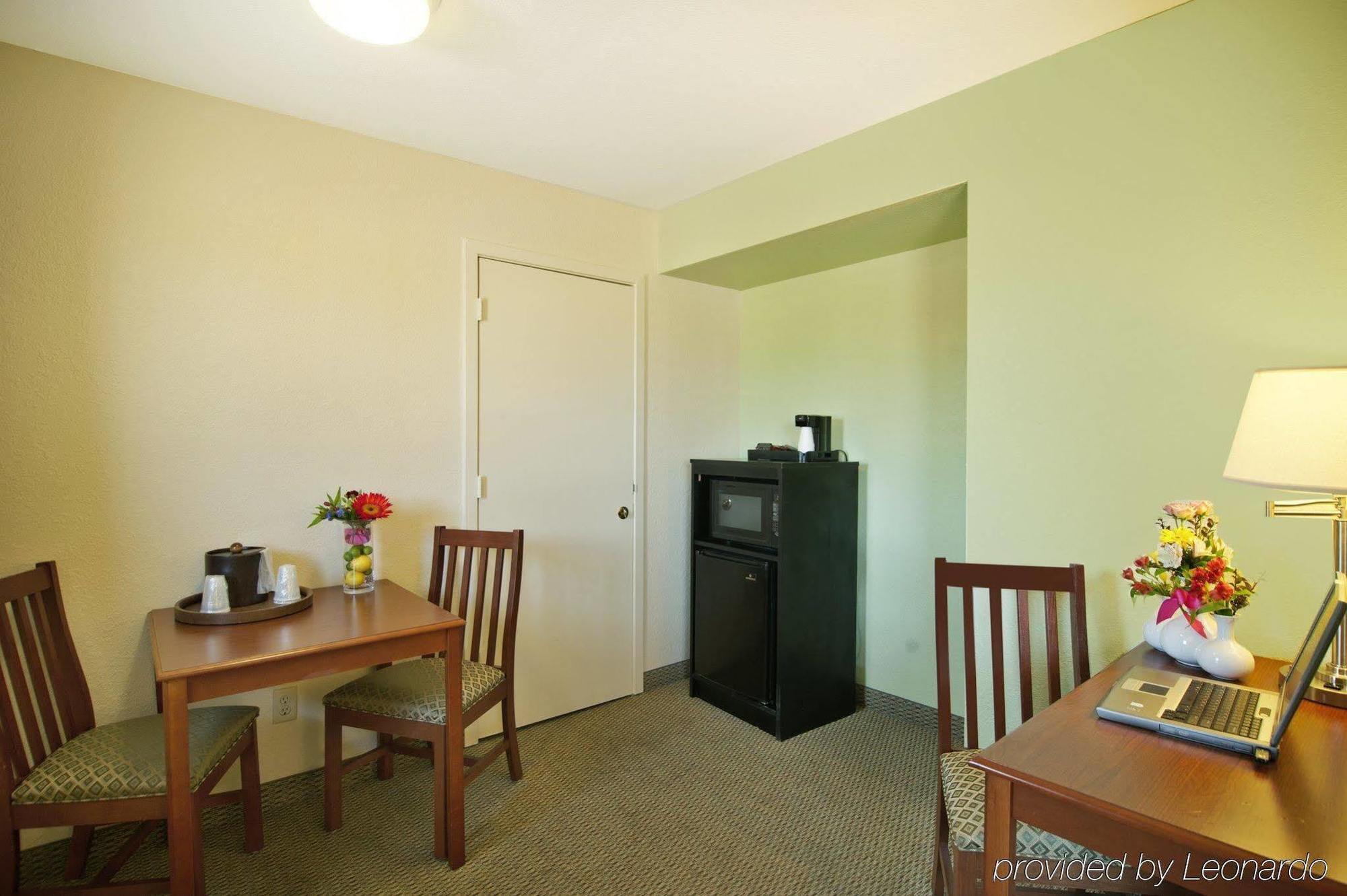 Inn At The Waterpark Galveston Room photo
